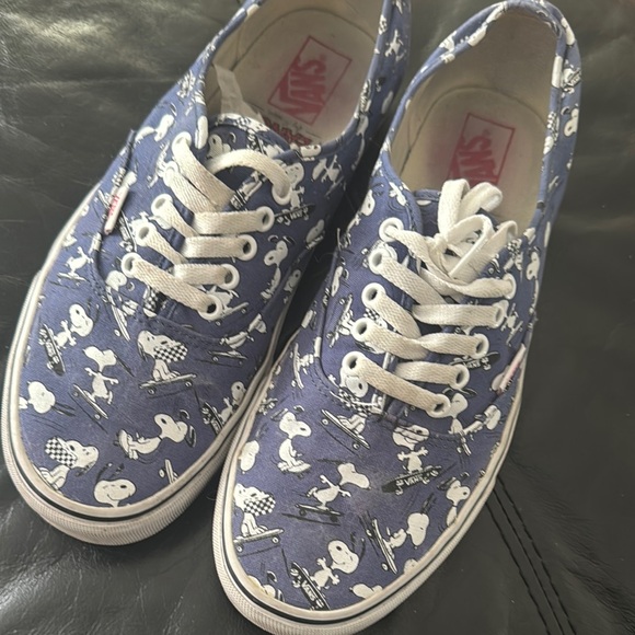 Limited Edition  Rare Snoopy Vans - Picture 1 of 5
